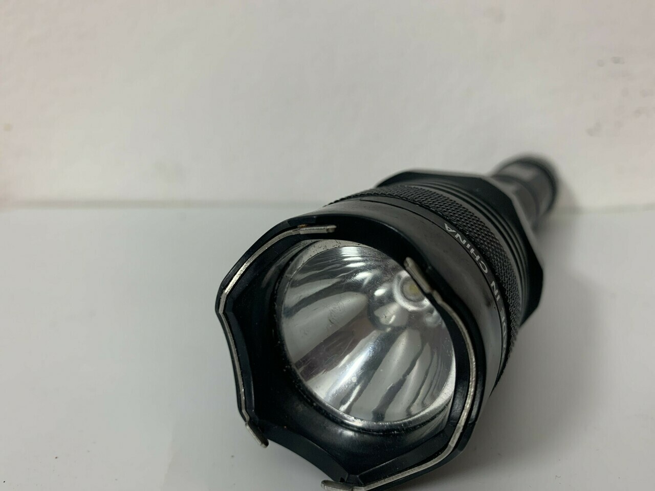 latarka-paralizator-hw-police-1108-model-z1108