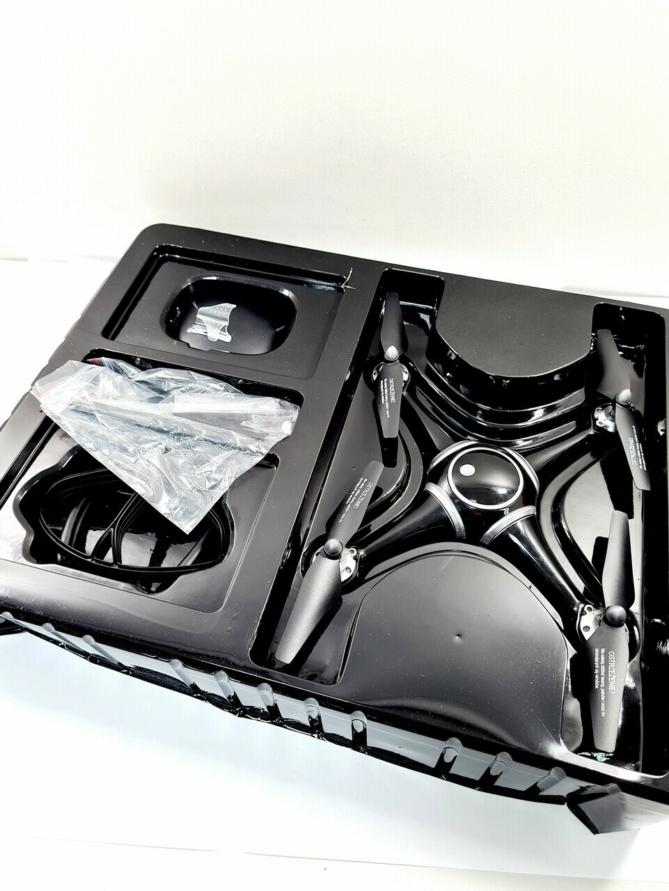 dron-sterowany-gestem-stan-niepelny-komplet