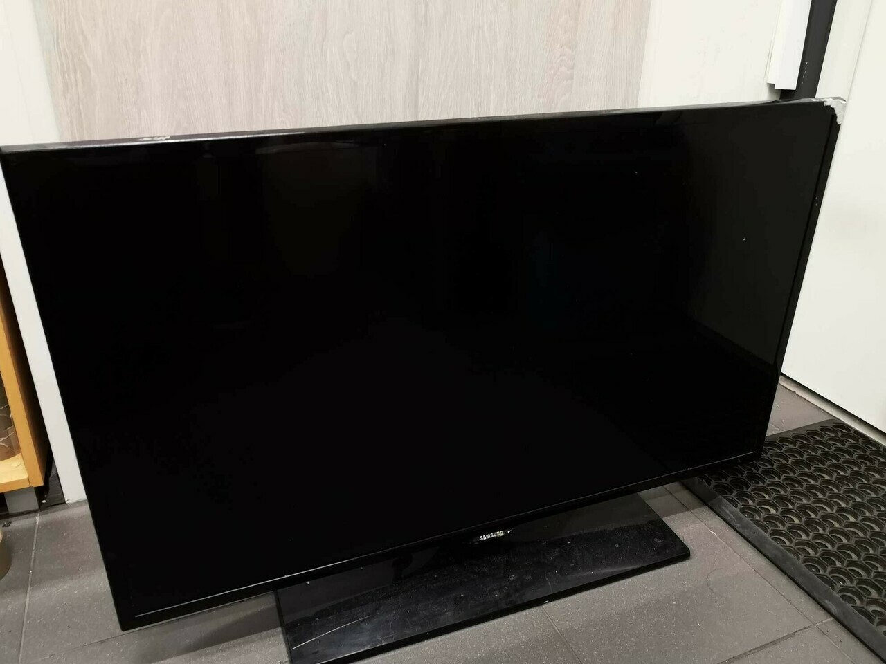 telewizor-samsung-ue39f5000aw-39-cali-megatanio-seminaryjska-2-kielce