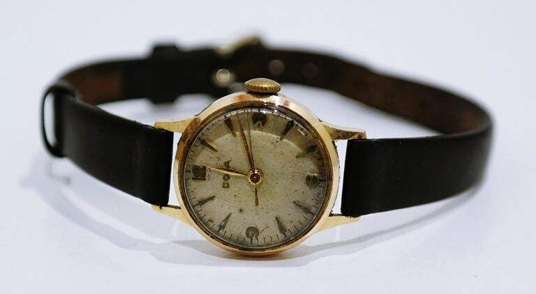 zloty-zegarek-damski-doxa-585-14k-okazja-wodoszczelnosc-ponizej-20m-wr20