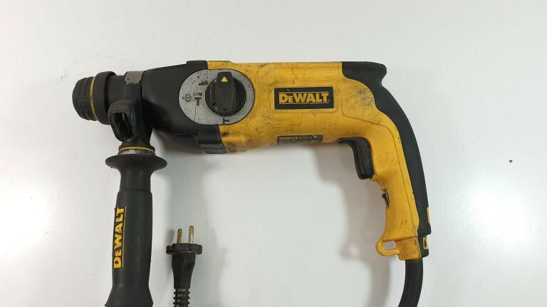 MŁOTOWIERTARKA DEWALT D25123