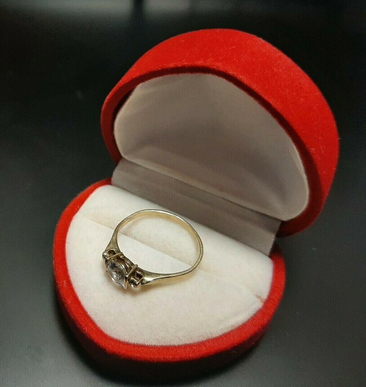 sliczny-zloty-pierscionek-135g-333-motyw-brak