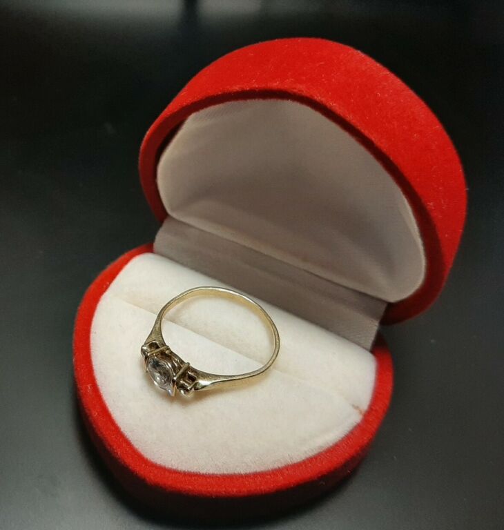 sliczny-zloty-pierscionek-135g-333-motyw-brak