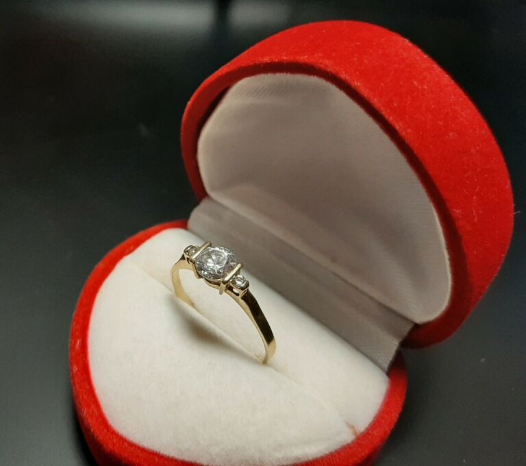 sliczny-zloty-pierscionek-135g-333-kolor-dominujacy-zloty