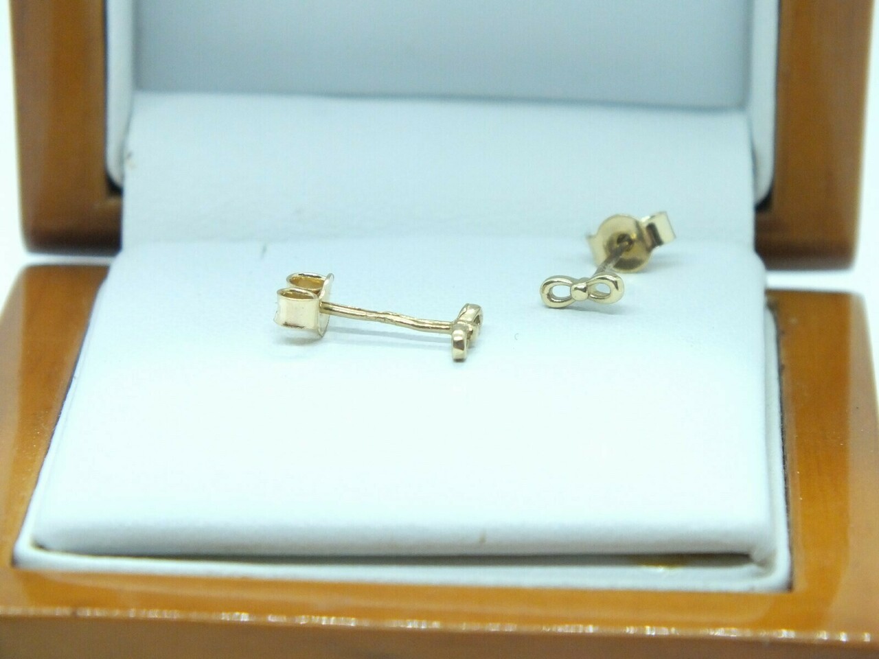 zlote-kolczykii-nieskonczonosc-pr585-051g-cechy-brak