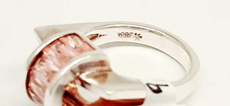 piekny-srebrny-pierscionek-kolor-dominujacy-205826-1081899