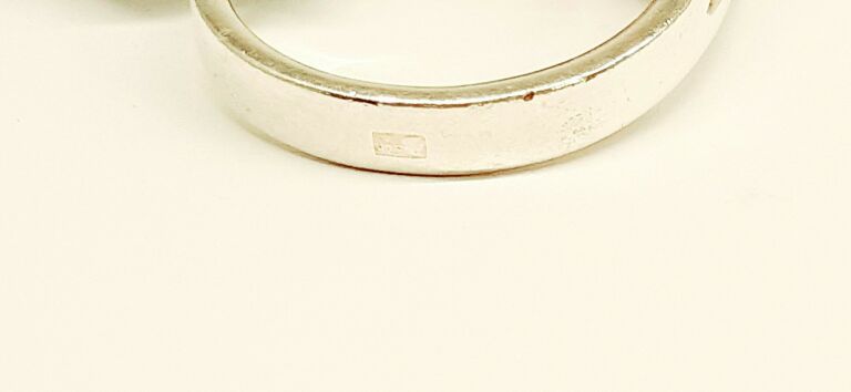 piekny-srebrny-pierscionek-material-15835-4