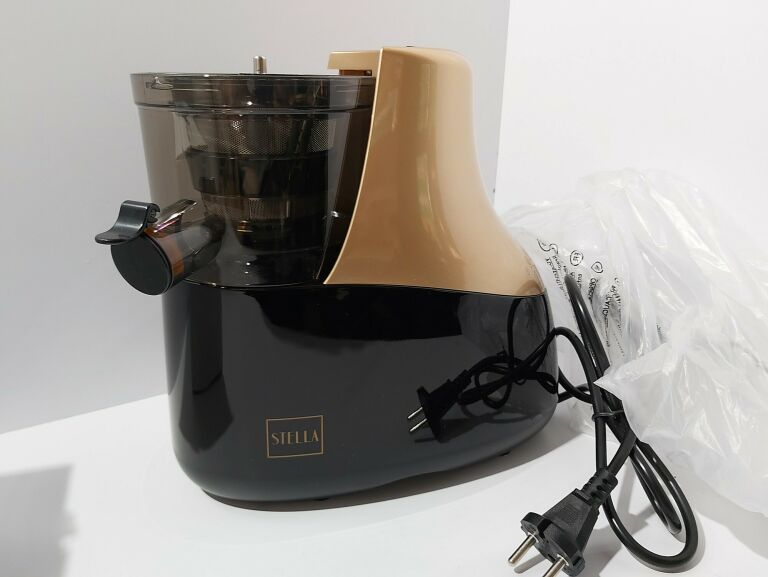 WYCISKARKA WOLNOOBROTOWA  STELLA WW-150