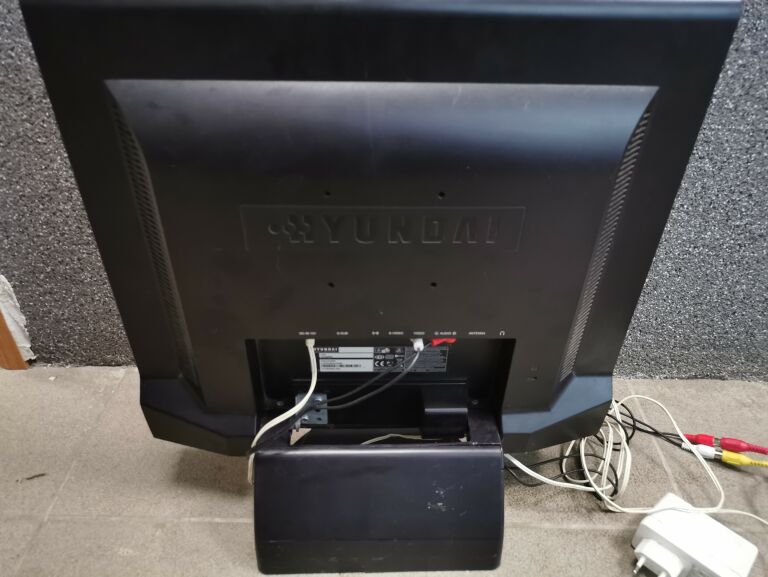 MONITOR HYUNDAI L19T