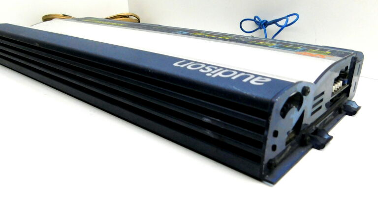 WZMACNIACZ AUDISON SRX5 500W