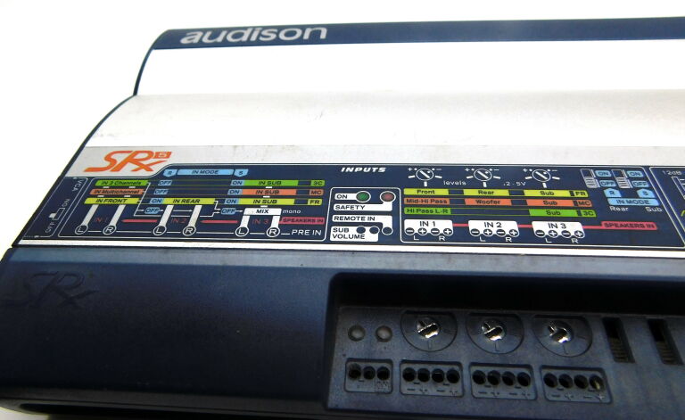 WZMACNIACZ AUDISON SRX5 500W