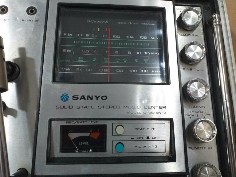 GRAMOFON SANYO G-2615N-2 ODTWARZACZ COMBO