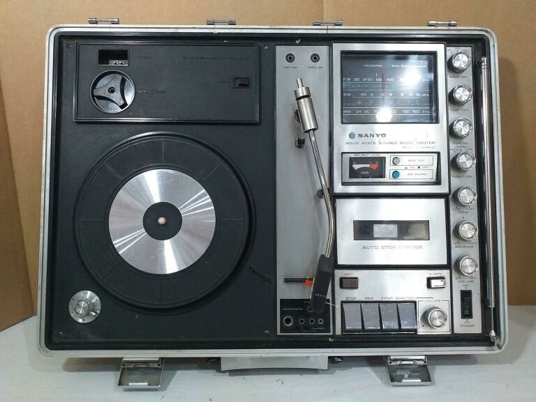 GRAMOFON SANYO G-2615N-2 ODTWARZACZ COMBO