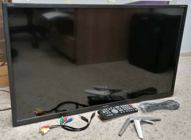 TELEWIZOR SHARP LC-32CHG4042E