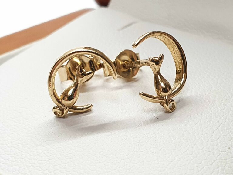 zlote-kolczyki-ksiezyce-z-kotem-115g-585-marka-inna-marka