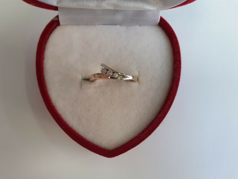 piekny-zloty-pierscionek-z-diamentami-pr-585-210g-material-zloto