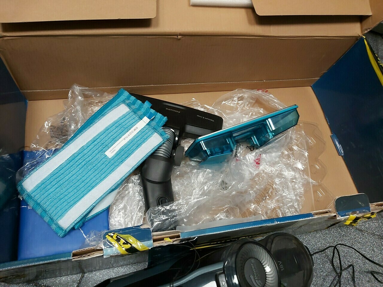 odkurzacz-philips-fc6901-01-bezprzewodowy-marka-philips