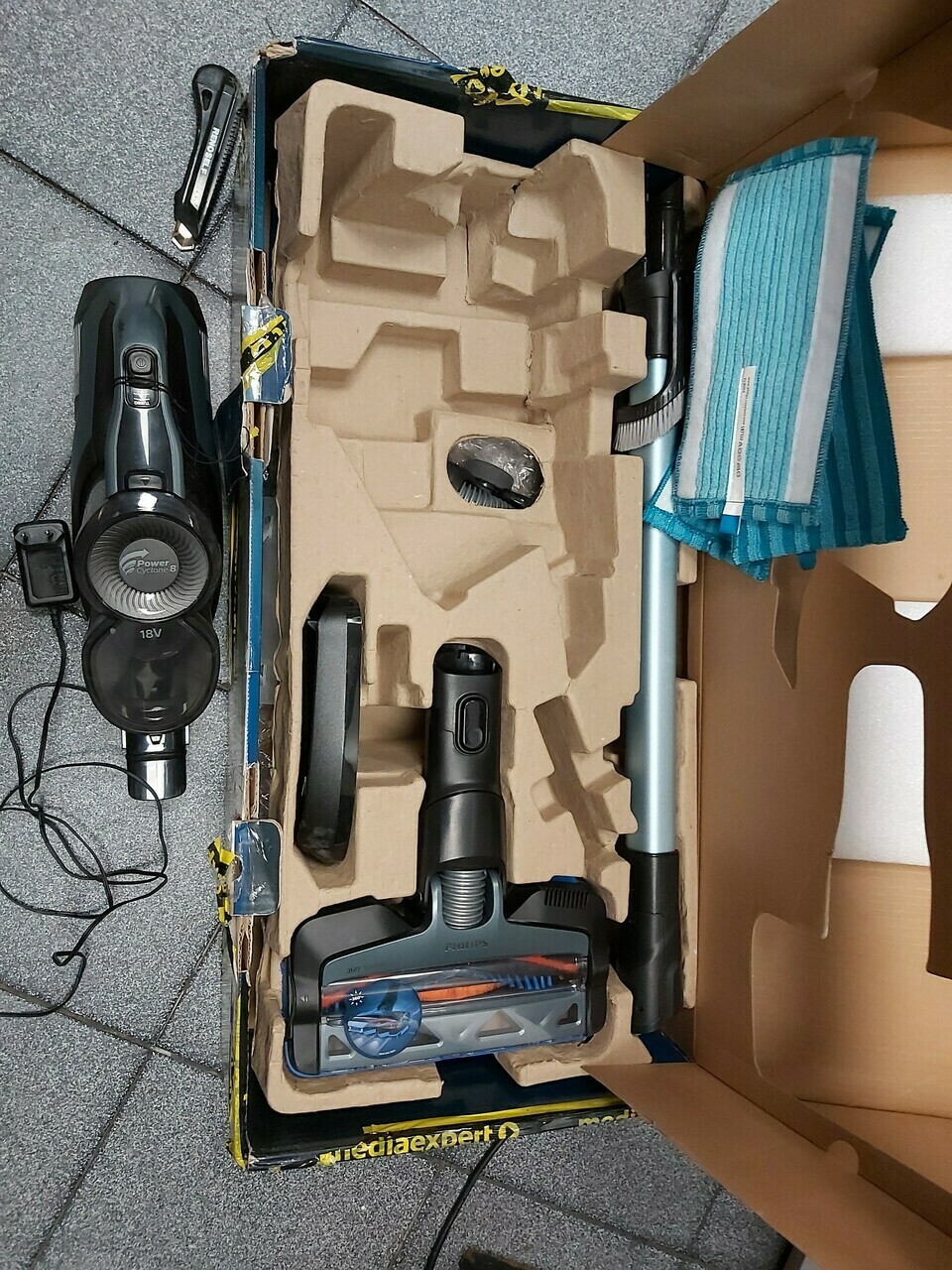 odkurzacz-philips-fc6901-01-bezprzewodowy-kolor-dominujacy-czarny