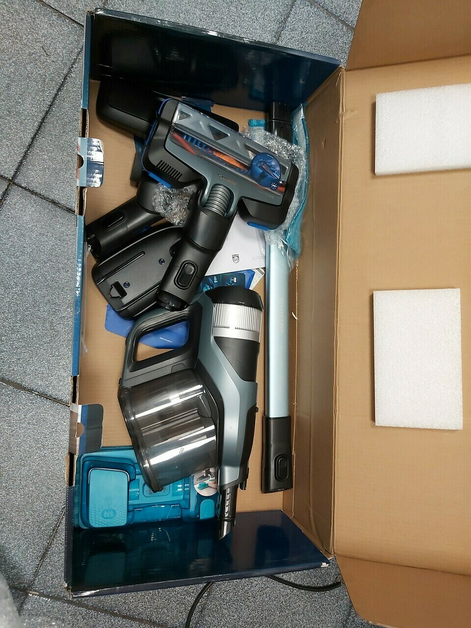 odkurzacz-philips-fc6901-01-bezprzewodowy-praca-na-mokro-tak