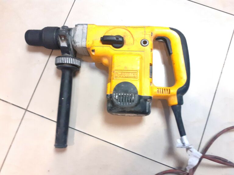 MŁOTO WIERTARKA DEWALT D25500K USZKODZONA