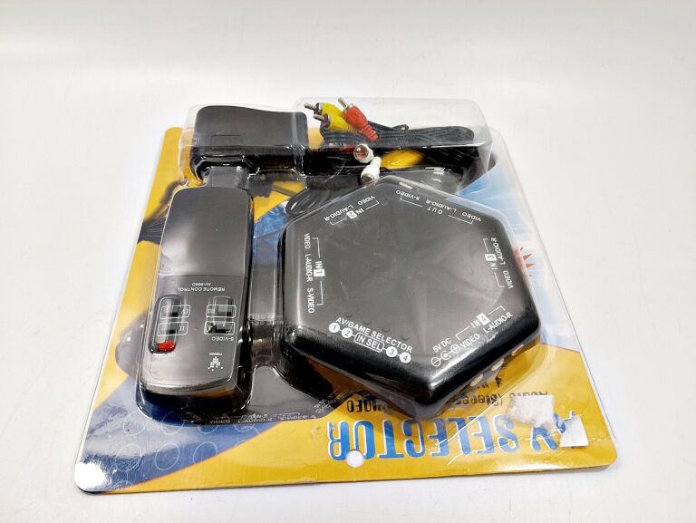 4-input-av-switch-selector-with-remote-control-kod-producenta-00000000