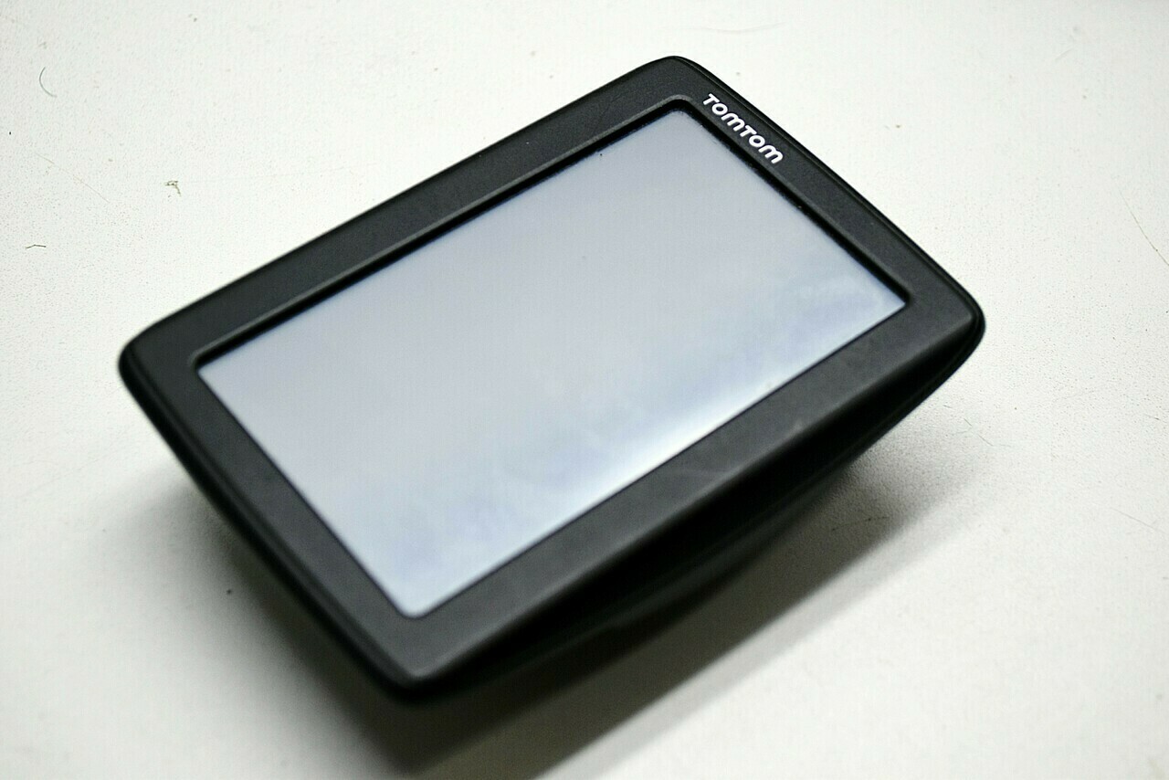 nawigacja-samochodowa-tomtom-4en42-stan-uzywany