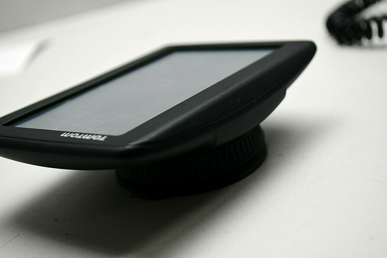 nawigacja-samochodowa-tomtom-4en42-marka-tomtom