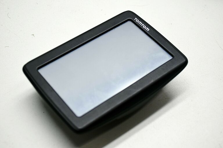 nawigacja-samochodowa-tomtom-4en42-stan-uzywany