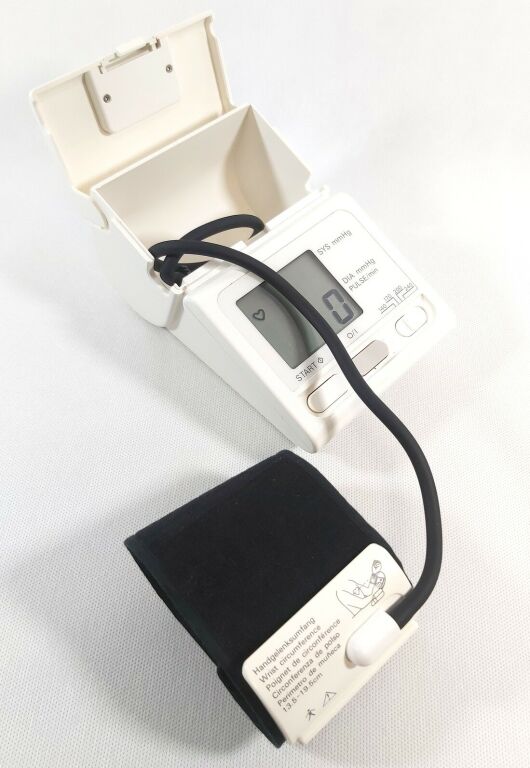 ciesnienomierz-omron-r1-hem-601-e-marka-omron