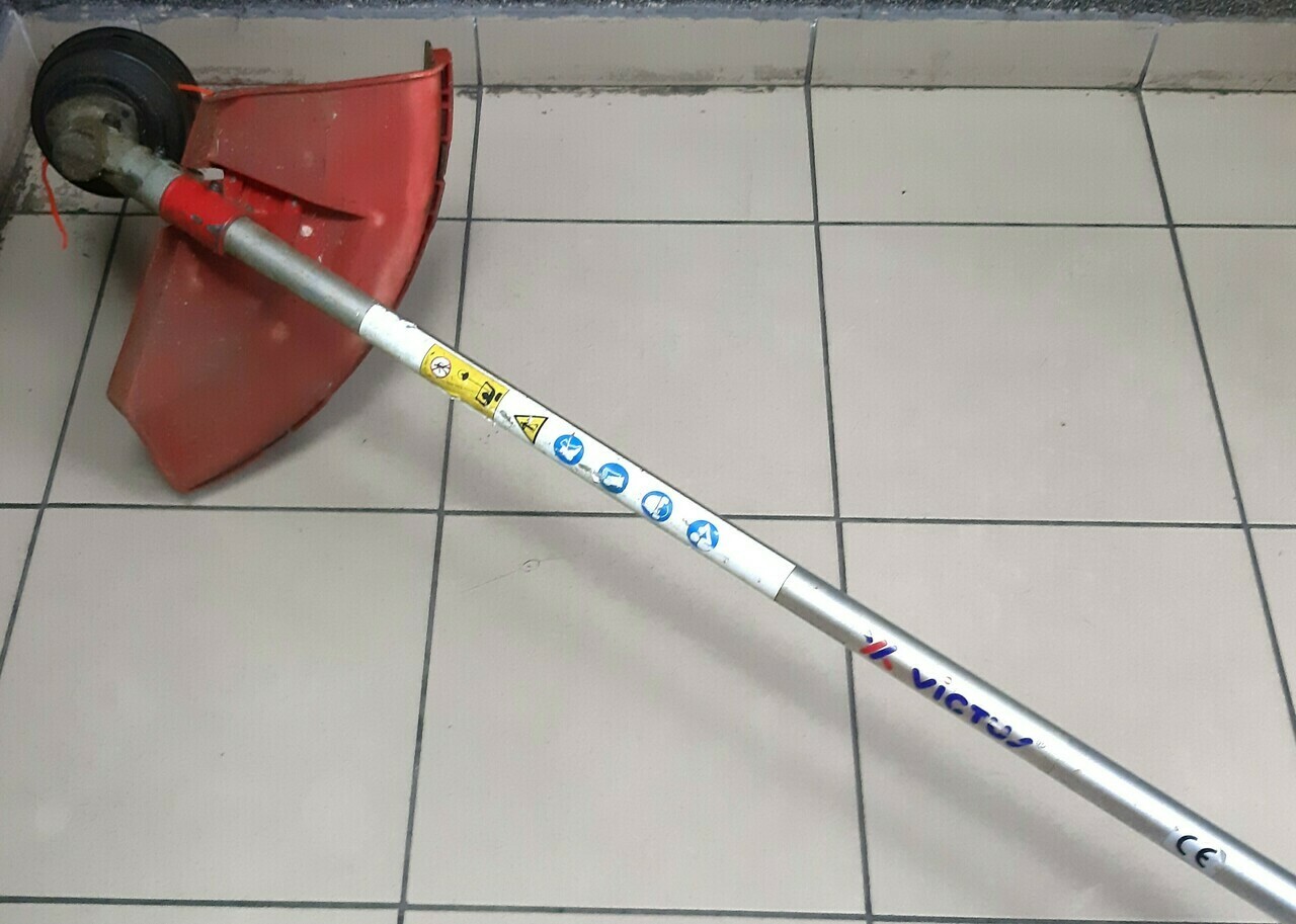 kosa-spalinowa-victus-bc26-dlugosc-narzedzia-110