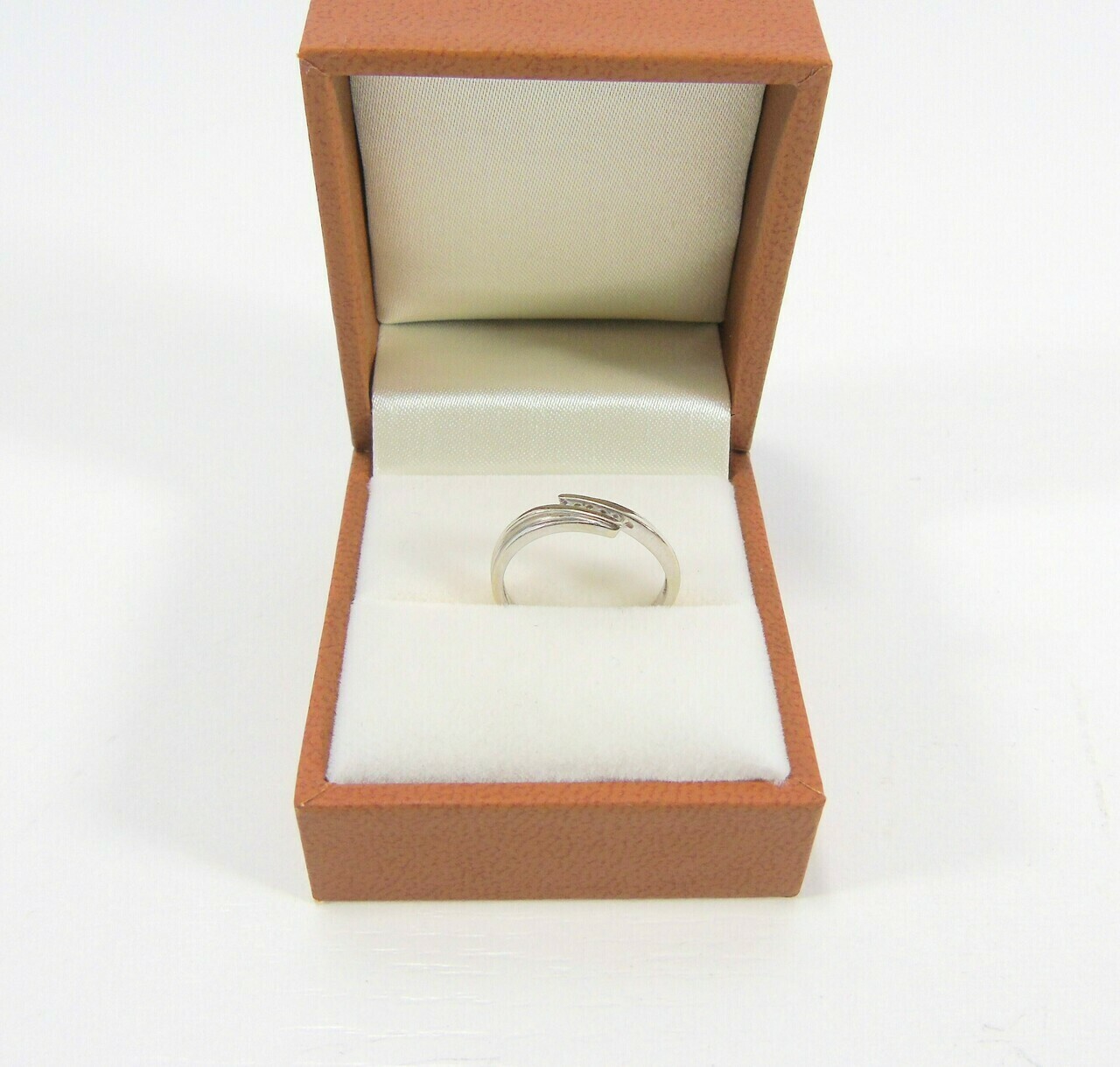 pierscionek-z-bialego-zlota-585-z-brylantami-r11-stan-11323-253806