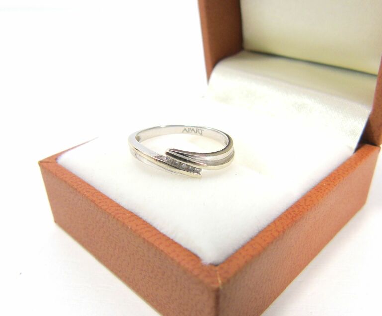 pierscionek-z-bialego-zlota-585-z-brylantami-r11-material-dominujacy-223721-131072