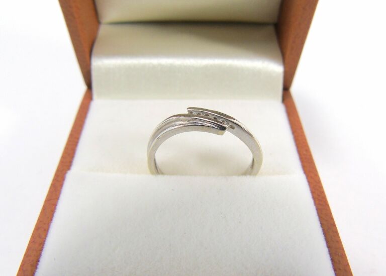 pierscionek-z-bialego-zlota-585-z-brylantami-r11-material-dominujacy-223721-131072