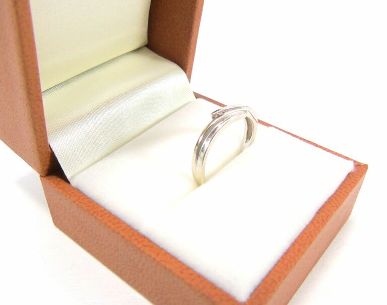 pierscionek-z-bialego-zlota-585-z-brylantami-r11-plac-wolnosci-6-zuromin