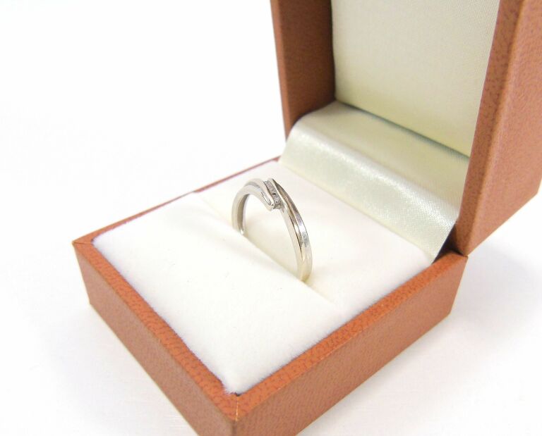 pierscionek-z-bialego-zlota-585-z-brylantami-r11-stan-11323-253806