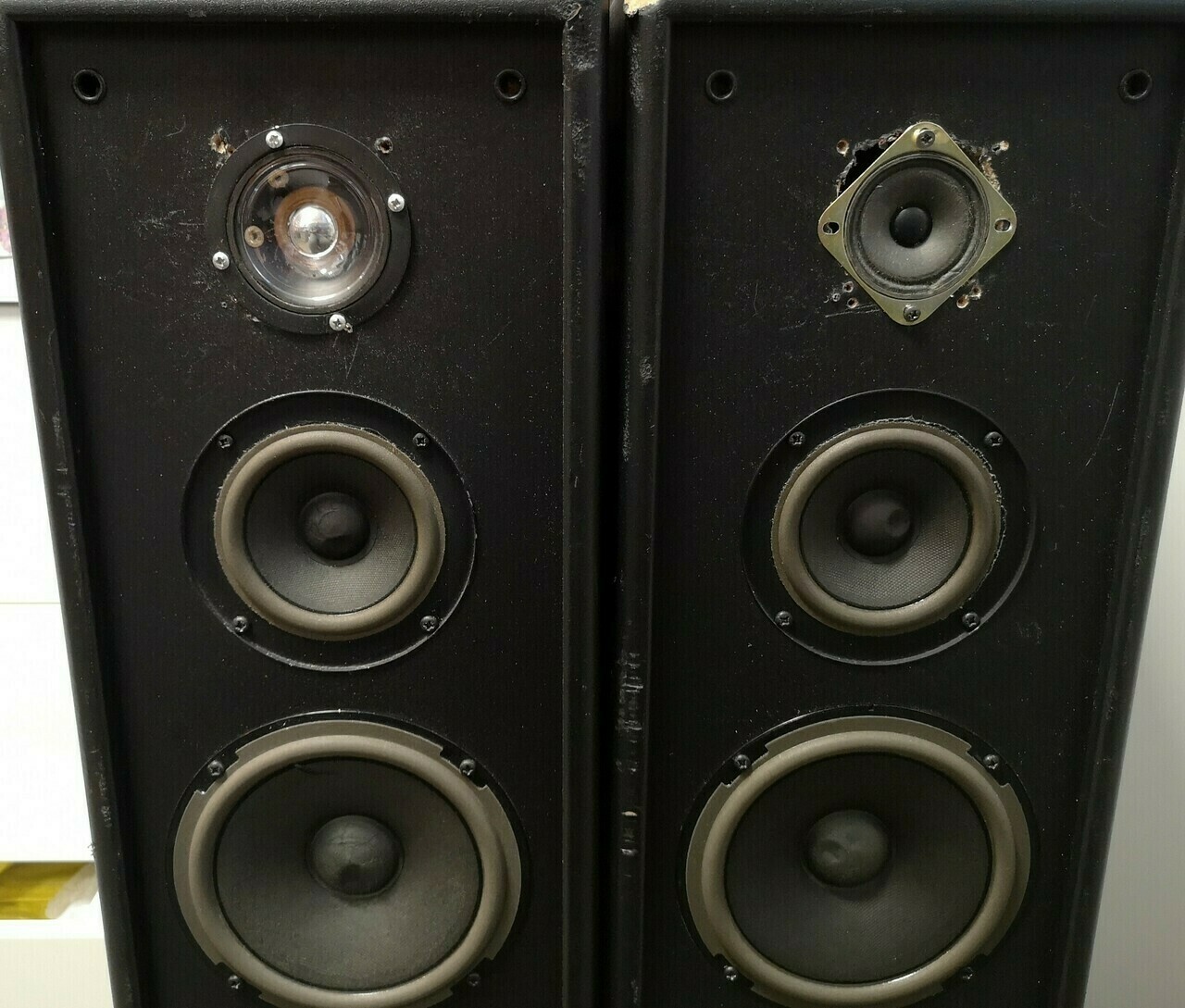 kolumny-jbl-tlx-320-konstrukcja-brak-informacji