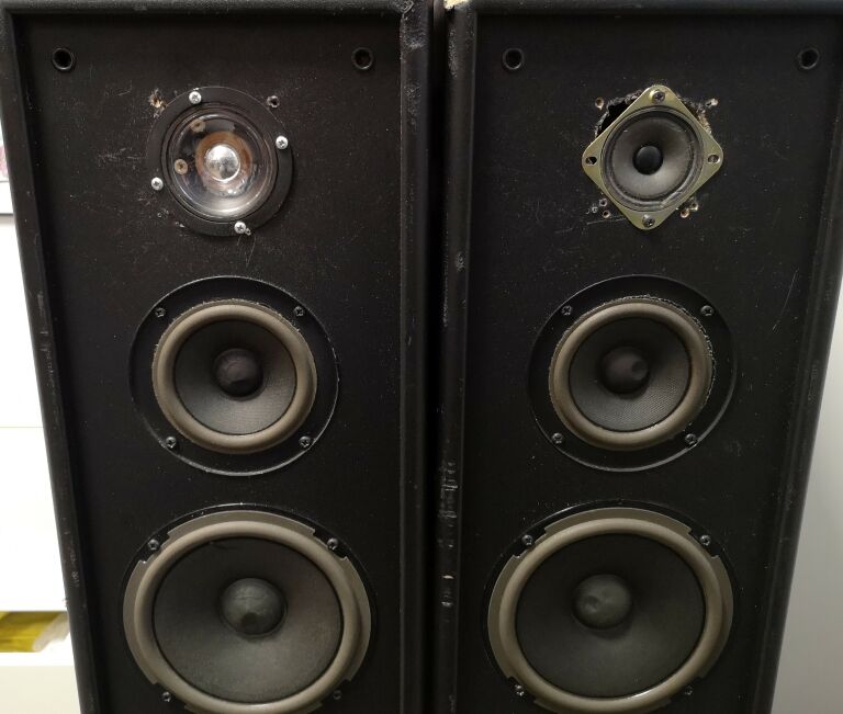 kolumny-jbl-tlx-320-konstrukcja-brak-informacji