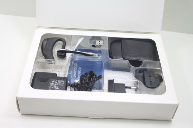 SŁUCHAWKA PLANTRONICS VOYAGER PRO UC V2 +PUDEŁKO