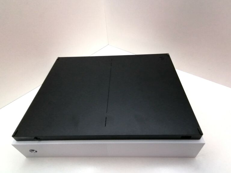 KONSOLA XBOX ONE S 1681 1TB ALL-DIGITAL  BEZ PADA