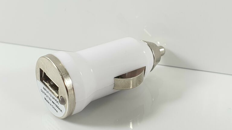 21-ladowarka-samochodowa-usb-5v-1000ma-waga-produktu-z-opakowaniem-jednostkowym-0100