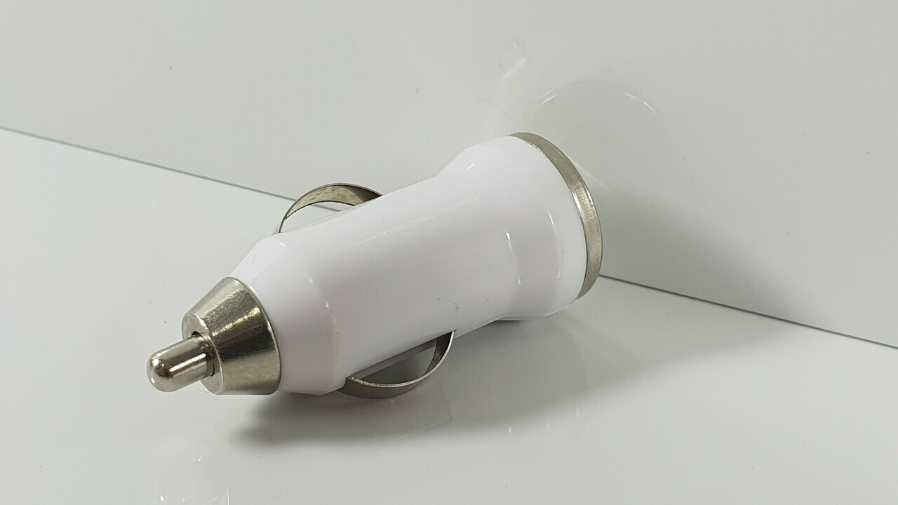 21-ladowarka-samochodowa-usb-5v-1000ma-stan-11323-2