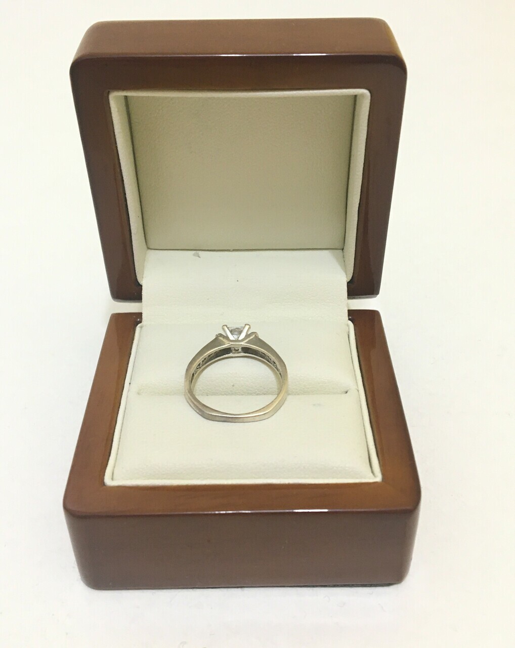 pierscionek-rodzaj-wyrob-jubilerski