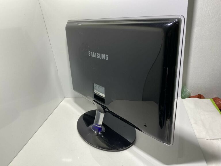 MONITOR SAMSUNG SYNCMASTER P2270 + KABLE