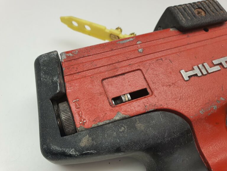 GWOŹDZIARKA OSADZAK HILTI DX 450
