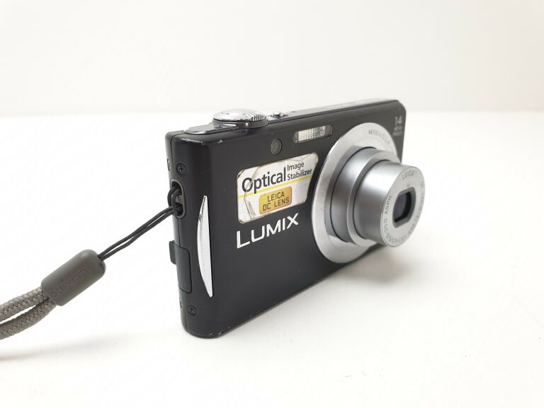 PANASONIC LUMIX DMC-FS14 + ETUI + ŁADOWARKA