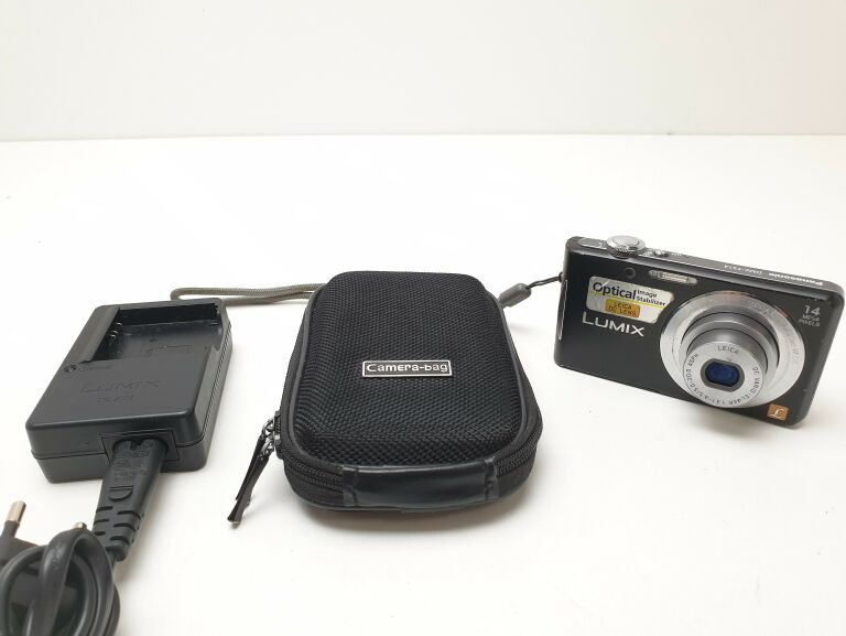 PANASONIC LUMIX DMC-FS14 + ETUI + ŁADOWARKA