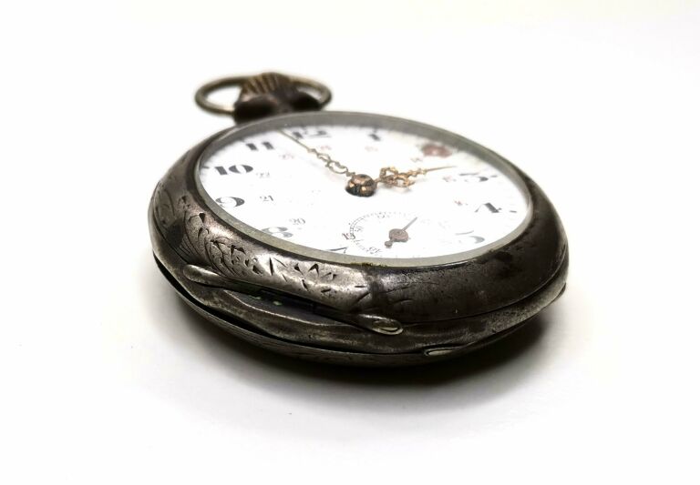 szwajcarski-stary-zegarek-kieszonkowy-srebrny-stan-po-renowacji