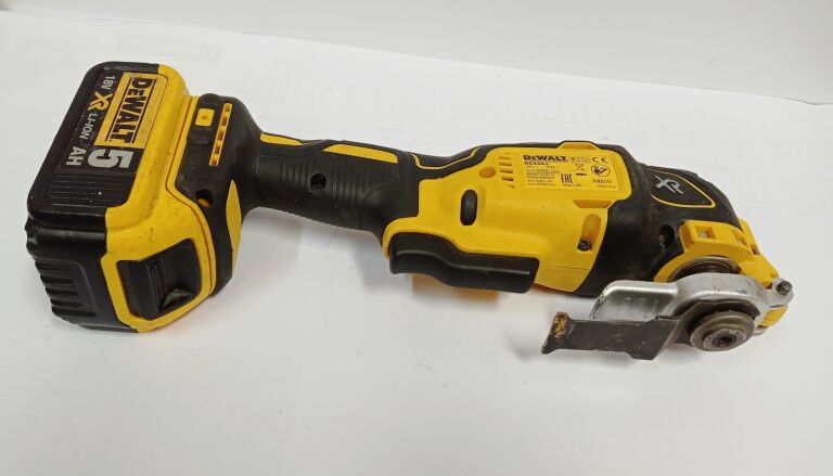NARZĘDZIE OSCYLACYJNE MULTITOOL DEWALT DCS355