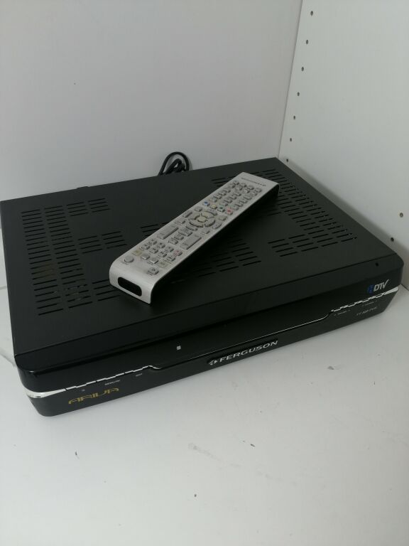 TUNER SATELITARNY FERGUSON ARIVA TT HD PVR 500 GB