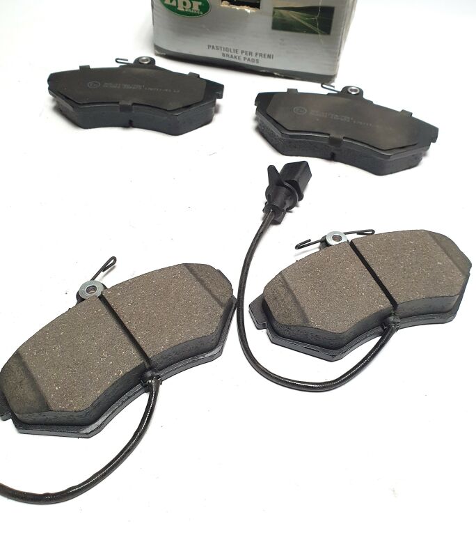 KLOCKI HAMULCOWE AUDI 05P906
